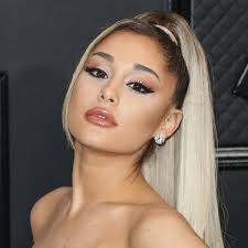 ariana grande breaks down in tears in