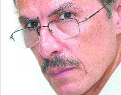 Eduardo Sancho: “Golpistas tenían nexos con la izquierda” : 20 de octubre 2004 .::. El Diario de Hoy .::. elsalvador.com - entrevista1