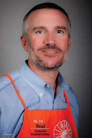 Home Depot&#39;s Brad Shaw. &quot;At a time when a lot of companies are struggling to determine ROI, we&#39;re in the same boat,&quot; Mr. Shaw said. - 0919pc03--SHAW-Brad-With-Apron
