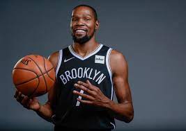 Kevin durant was born on september 29, 1988 in washington, district of columbia, usa as kevin wayne durant. Nba Durant Irving Und Harden Bei Den Nets Eine Soap Opera