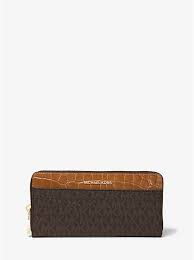 Michael kors handbags sale are the best in vogue bags that can improve a subtle and vintage touch with your character. Logo Continental Wallet Michael Kors