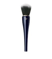 clé de peau beauté powder brush