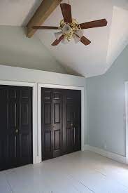 White Walls Contrasting Molding