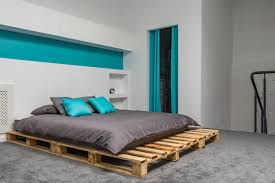 Pallet Beds In A Log Cabin Pineca Com