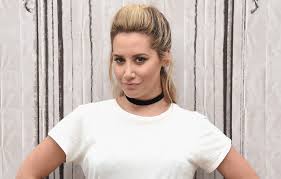 Which i think brown is nicer on her. Ashley Tisdale Just Went From Blonde To The Chocolatiest Of Browns And We Re In Love Hellogiggles
