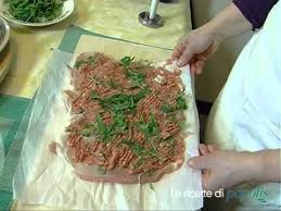 Turkey is a popular meat in italy, often providing a less expensive alternative to veal in dishes . Arrosto Di Tacchino Farcito Youtube