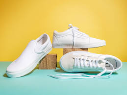 how to clean white canvas shoes at home