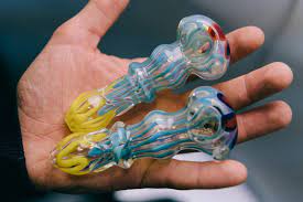 illegal to own a glass pipe in america