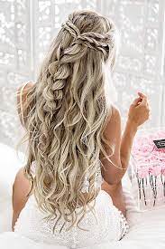 However, one thing that girls must not overlook is to get the best prom hairstyles that would go with their personality. 75 Stunning Prom Hairstyles For Long Hair For 2021 Penteados Penteados Com Tranca Cabelo Lindo
