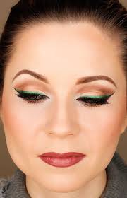 green cat eye makeup stylotheque