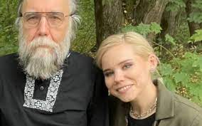 Nach Terror-Tod der Tochter des Putin-Beraters Dugin: Russen wollen Rache