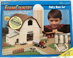 ertl 1993 farm country dairy barn set