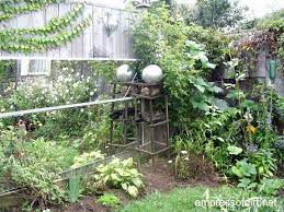 15 Garden Mirror Ideas For Backyards