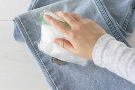 how to remove tar stains from clothes
