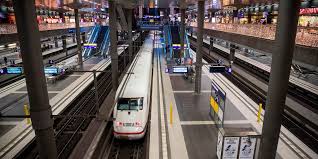 Die bahn sieht sich auf dem weg zum «grünen» konzern. Deutsche Bahn Streik Chaos Droht Das Mussen Reisende Wissen Focus Online