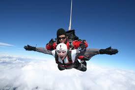 The youngest age you can go bungee jumping in the uk is 14 years old. Top 10 Uk Tandem Skydive Locations