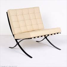 This reproduction barcelona chair was originally designed by mies van der rohe and is a classic 1920's stainless steel. Review And Comparison Guide Barcelona Chair Modernclassics Com