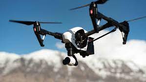 un drone que sobrevuela mi casa