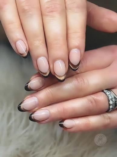 ✨ Cat Eye Brown French Tip – The Trend Everyone's Loving! 🤎✨ Elegant, modern, and ultra-luxurious ✨ This cat eye brown French tip design brings a soft nude base together with a