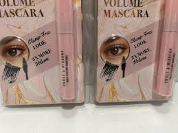 mirrors mega volume mascara clump free