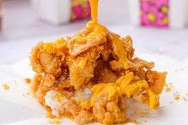 Aduk tepung terigu, keju, tepung beras, gula dan garam serta air 7 Tempat Makan Kulit Ayam Di Jakarta Renyahnya Bikin Ketagihan Halaman All Kompas Com