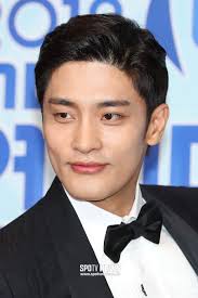 About home alone home alone is a reality show that portrays everyday lives of your favorite celebrities in the most intimate. Pin On ì„±í›ˆ Sung Hoon Roiii æˆå‹›
