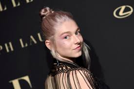 Punctuating schafer's deep blue gaze, makeup artist sandy ganzer pressed two pearl nail decals (sourced from japanese variety store don quijote). Euphoria S Hunter Schafer On Jules Working With Zendaya More Ew Com