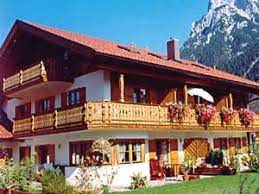 Dear guests make yourselves at home at our inn and let us enchant you. Haus Alpenland