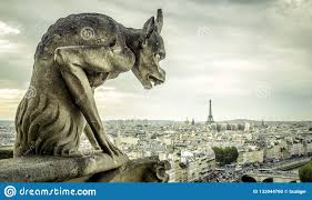 A Gárgula Na Catedral De Notre Dame De Paris Olha O Ei Foto de Stock -  Imagem de fantasia, turismo: 133944760