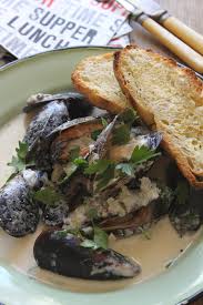 mussels in creamy white wine sauce