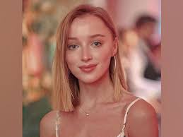 Phoebe is not on twitter. Phoebe Dynevor Shares Anecdotes From Bridgerton Sets Reveals Kim Texted Her After Show Came Out Latest Breaking News India News Political Sports Since Independence