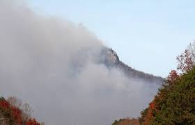 pilot mountain fire burns 1 000 acres