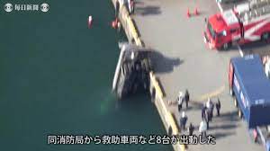 神戸港：タンクローリー、海に転落 | 毎日新聞