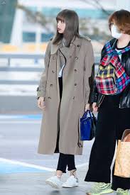 Following lisa's attendance at the celine fashion show for men's spring summer 2020 collection in paris, france, during paris fashion week, lyst reported. Beige Airport Fashion Coat Lisa Blackpink K Fashion At Fashionchingu