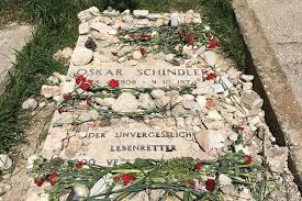 He died on october 9, 1974 in hildesheim, lower saxony, germany. Am Grab Von Oskar Schindler Dr Andreas R Batlogg Sj