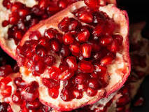 Do you eat pomegranate raw?