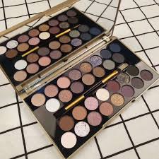 gold eyeshadow palette