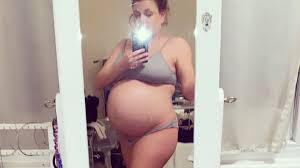 UK-Moderatorin Nadia Essex zeigt halb nackt runden Babybauch | Promiflash.de