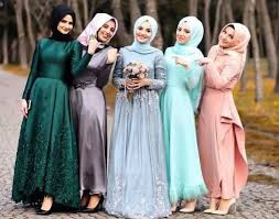 Pemilihan tutorial hijab pesta simple dan modern ini cocok sekali kamu gunakan ketika akan menghadiri sebuah acara seperti acara pernikahan 29. 10 Tutorial Hijab Segi Empat Paling Hits Untuk Pesta Pernikahan