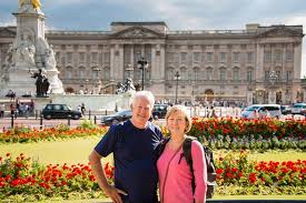 The palace is a setting for state occasions, royal entertaining, and is a major tourist attraction. Eintritt Zu Den Buckingham Palace Prunkraumen London 2021