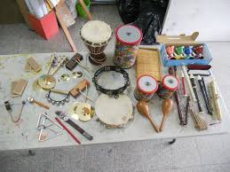 Tamborin merupakan alat musik yang cukup populer di dunia yang berasal dari eropa yang terbuat dari bahan kayu. 11 Alat Musik Ritmis Modern Dan Tradisional Serta Gambarnya Hanyaberbagi