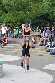 File:Street Entertainer in Washington Square Park.jpg - Wikimedia Commons