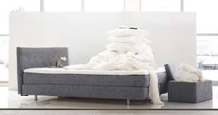 Sotto la base, questo letto nasconde un ampio contenitore. Letti Ikea Foto Design Mag