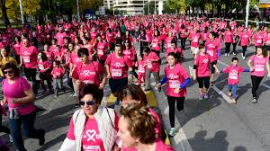 Resultado de imagen de día del cancer de mama: equipos de futbol con equipación rosa