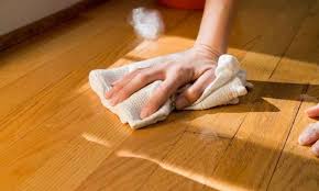 how to clean laminate floors that are