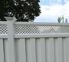 This beautiful 6 ft cedar shadowbox fence is constructed using 1×6 western red cedar boards and finished with 1×4 top and bottom face caps, and is the perfect fit for this daycare. Shadow Box Lattice Top Privacy Fence