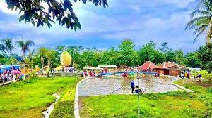 Kebun binatang gembira loka merupakan kebun binatang di yogyakarta. Travel Update Serunya Liburan Ke Taman Jlengut Klaten Ada Wisata Air Hingga Kebun Binatang Mini