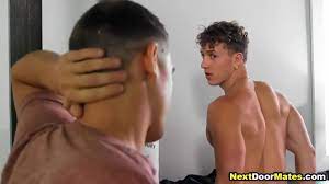 Athletic gay guy takes it up his virgin ass - XVIDEOS.COM