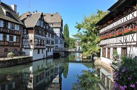 Für die 697 km lange verbindung. Strasbourg Aeroport Rennes Bretagne