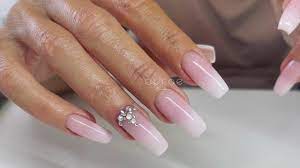 salons for nail extensions in romford